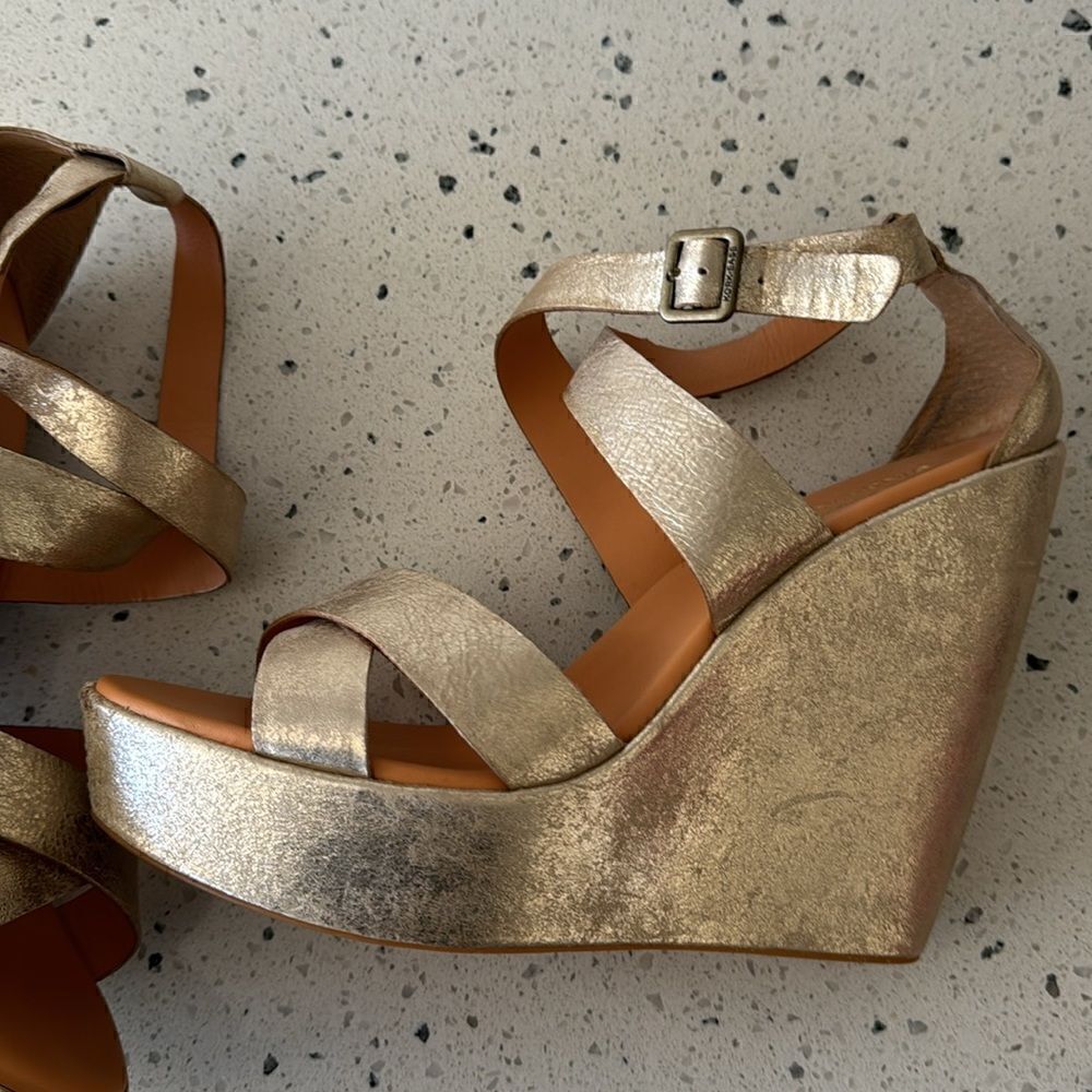 'Kork-Ease Grailey' Leather Gold Metallic Crisscross Strap Wedge Sandals Size 10 - Picture 11 of 16